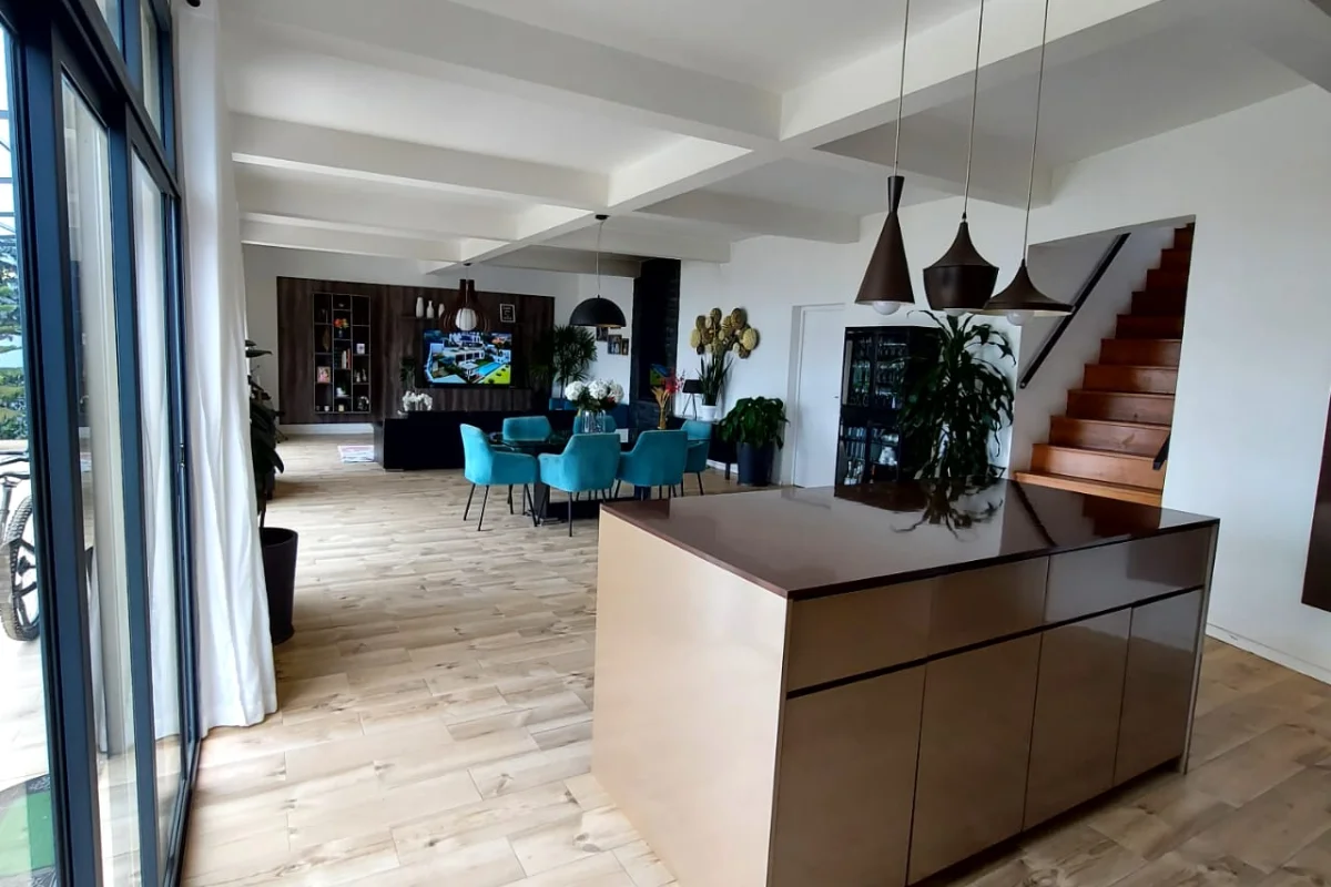 Villa T5 et Studio a vendre - Ambatobe